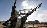Een aan de nieuwe Syrische regering loyale rebel in Busra, in het zuiden van het land, eerder deze maand. Foto Bakr Alkasem/AFP