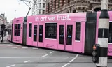 Amsterdamse tram met Moco-reclame.