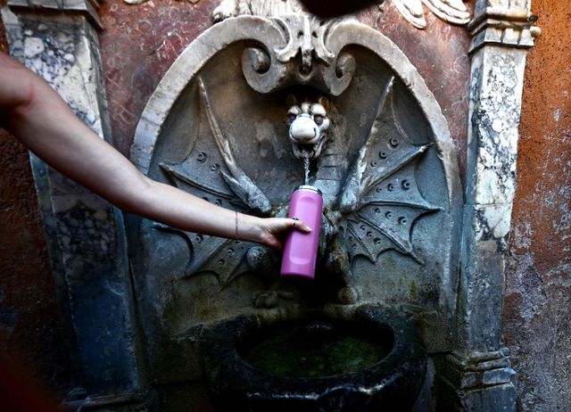 De stad staat bekend om zijn gratis openbare watervoorziening, maar die staat door aanhoudende droogte onder steeds grotere druk.