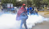 Een Maasai-activist tijdens een protest in de Keniaanse hoofdstad Nairobi tegen de verdrijving van het nomadenvolk uit Loliondo en Ngorongoro in Tanzania.