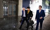 Gerard Sanderink  met zijn partner Rian van Rijbroek bij het Gerechtshof in Amsterdam.