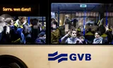 Pro-Palestijnse demonstranten worden op woensdagavond in bussen afgevoerd van de Dam. 