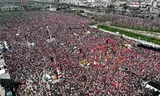 De demonstratie in Istanbul was de grootste betoging in Turkije in meer dan een decennium.Foto’s Kemal Aslan/AFP, Louisa Gouliamaki/Reuters, Tolga Bozoglu/EPA  