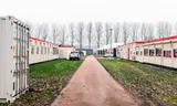 Op het evenemententerrein van Walibi Holland in Biddinghuizen worden in het najaar van 2024 tijdelijk asielzoekers opgevangen.
